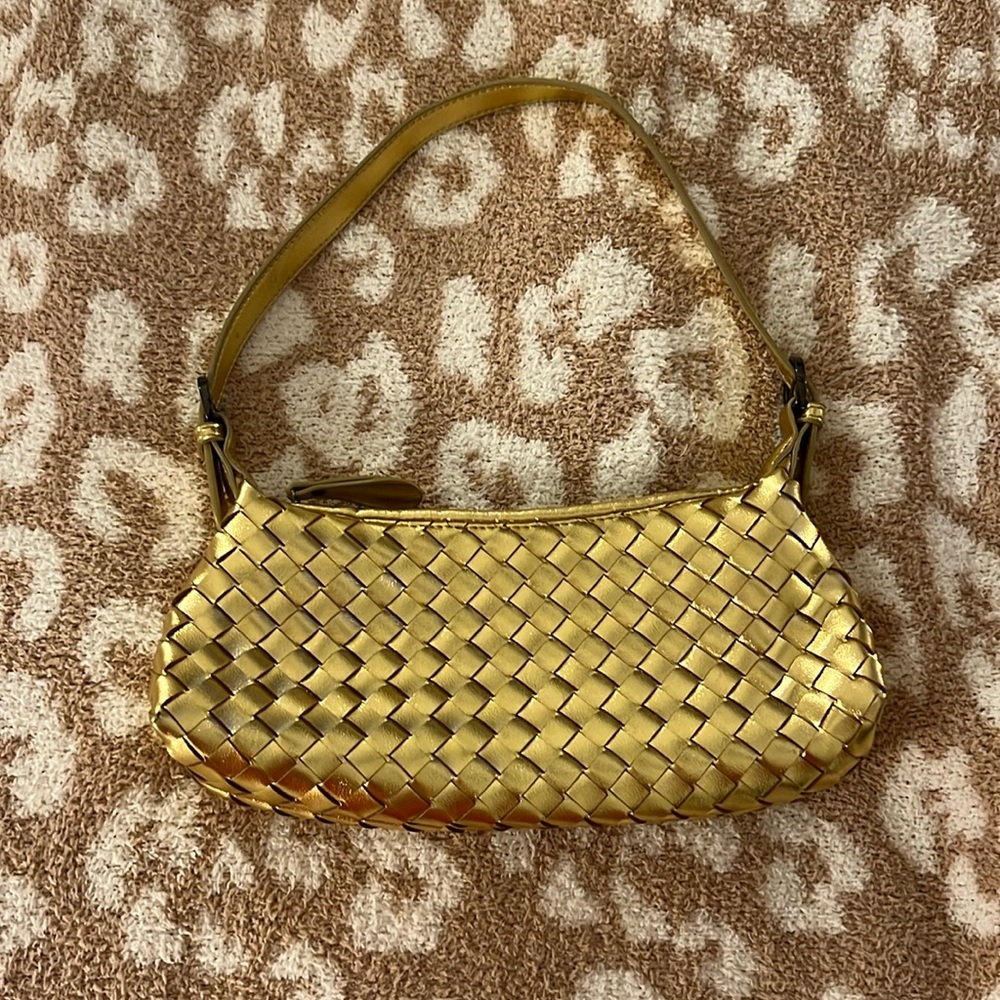 Woven Faux Leather Gold Purse - Picture 4 of 9
